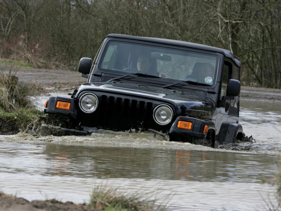 Jeep Wrangler Sport 1997 года  (UK) (фото 11 из 16)
